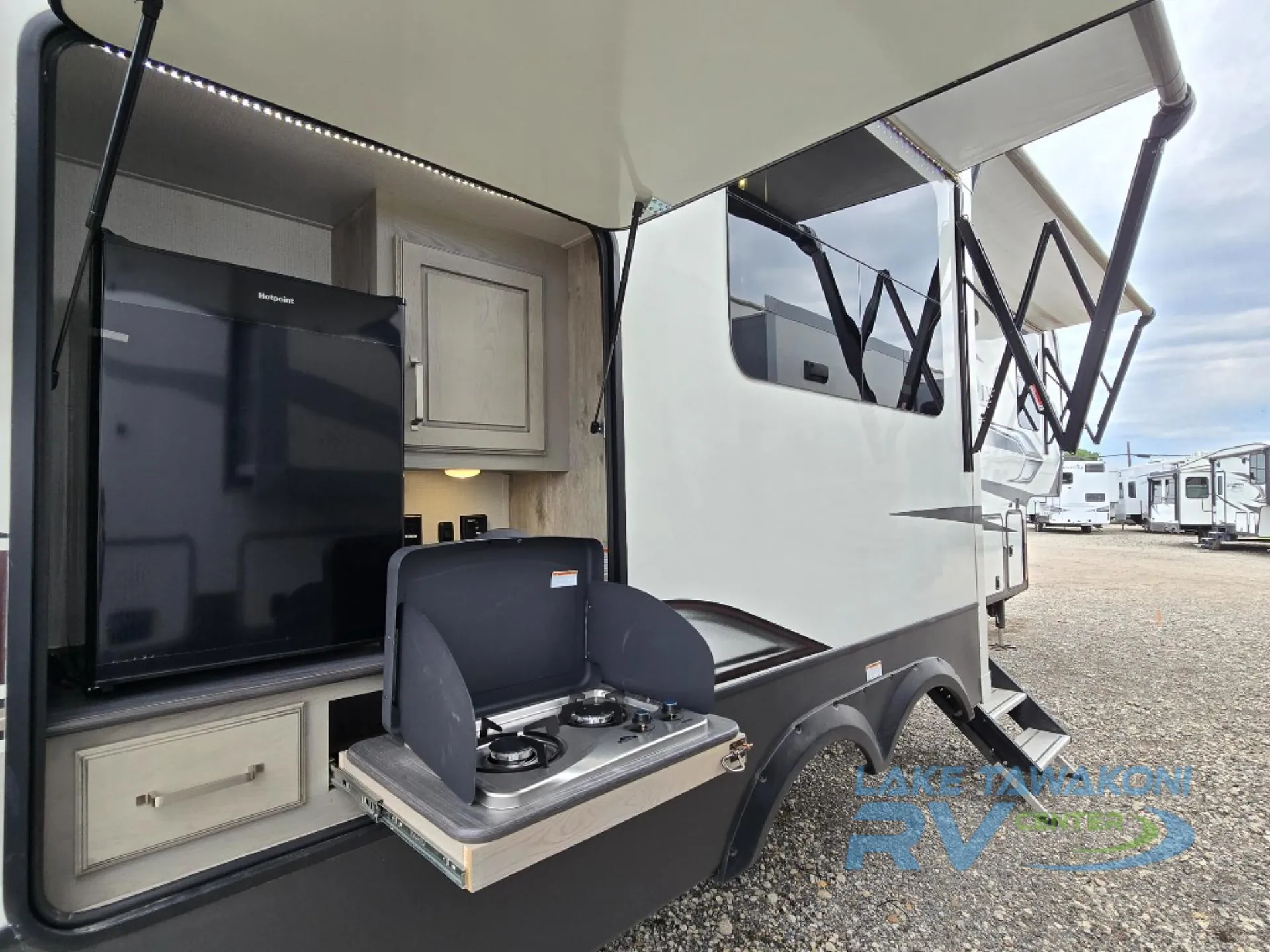 2022 Keystone Alpine 3102RL - Photo 4