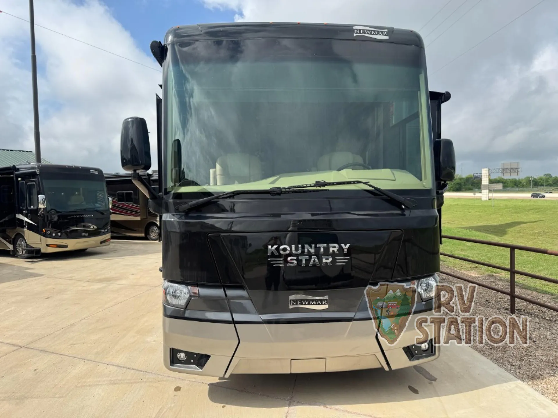 2021 Newmar Kountry Star 3717 - Photo 3