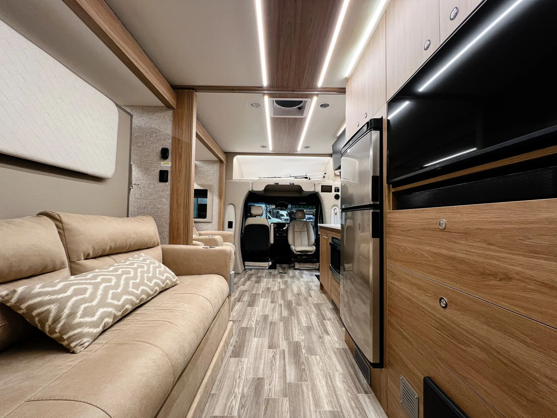 2025 Tiffin Wayfarer 25 XRW - Photo 3