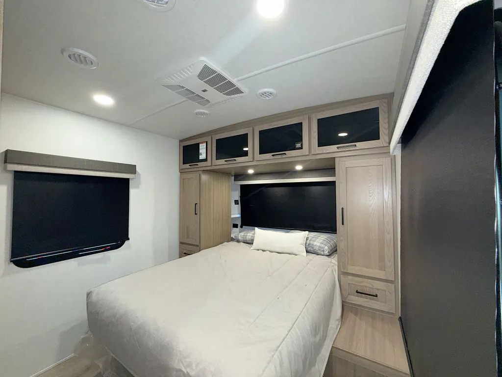 2027 Forest River Rockwood Ultra Lite 2921RL, Photos photo 30