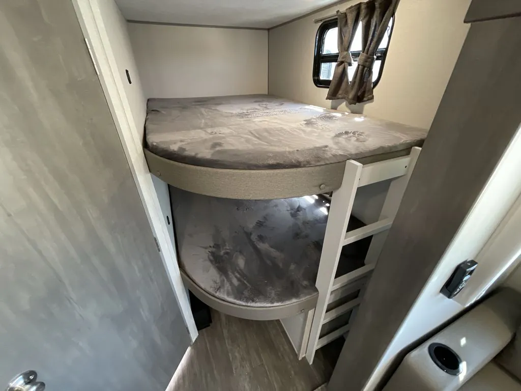 2026 Forest River Aurora 27DBH — Photo 6