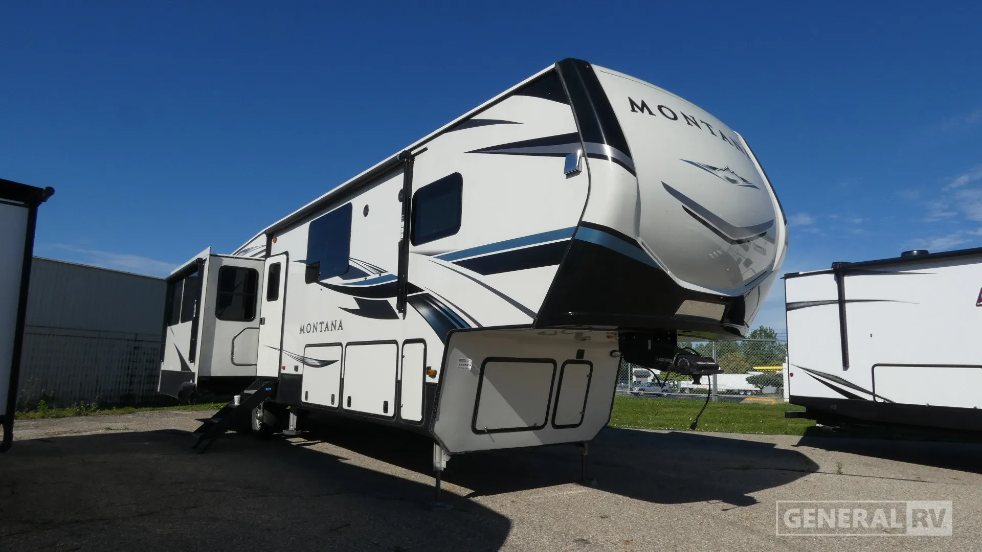 2021 Keystone Montana 3855BR - Photo 2