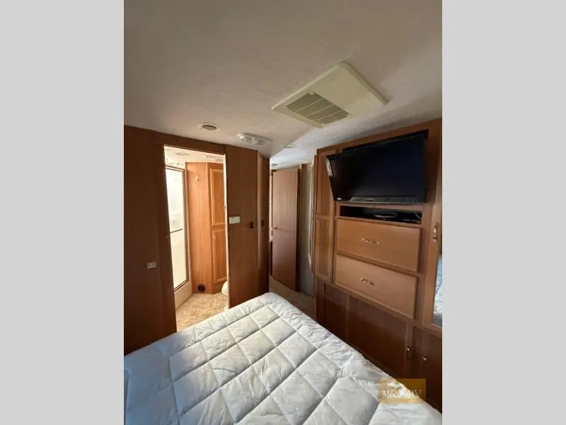 2007 National RV Surf Side 34D - Photo 4