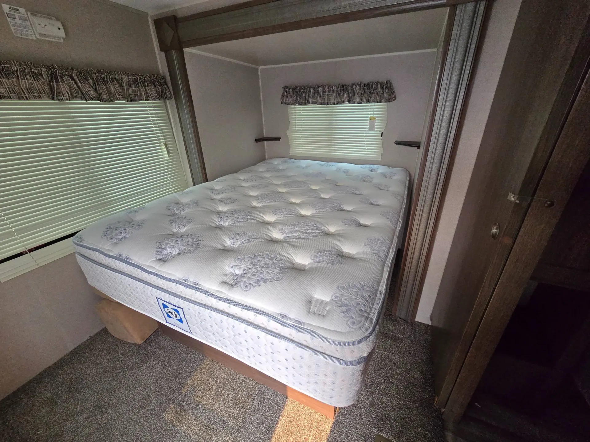 2019 Keystone Hideout 38FKTS - Photo 4