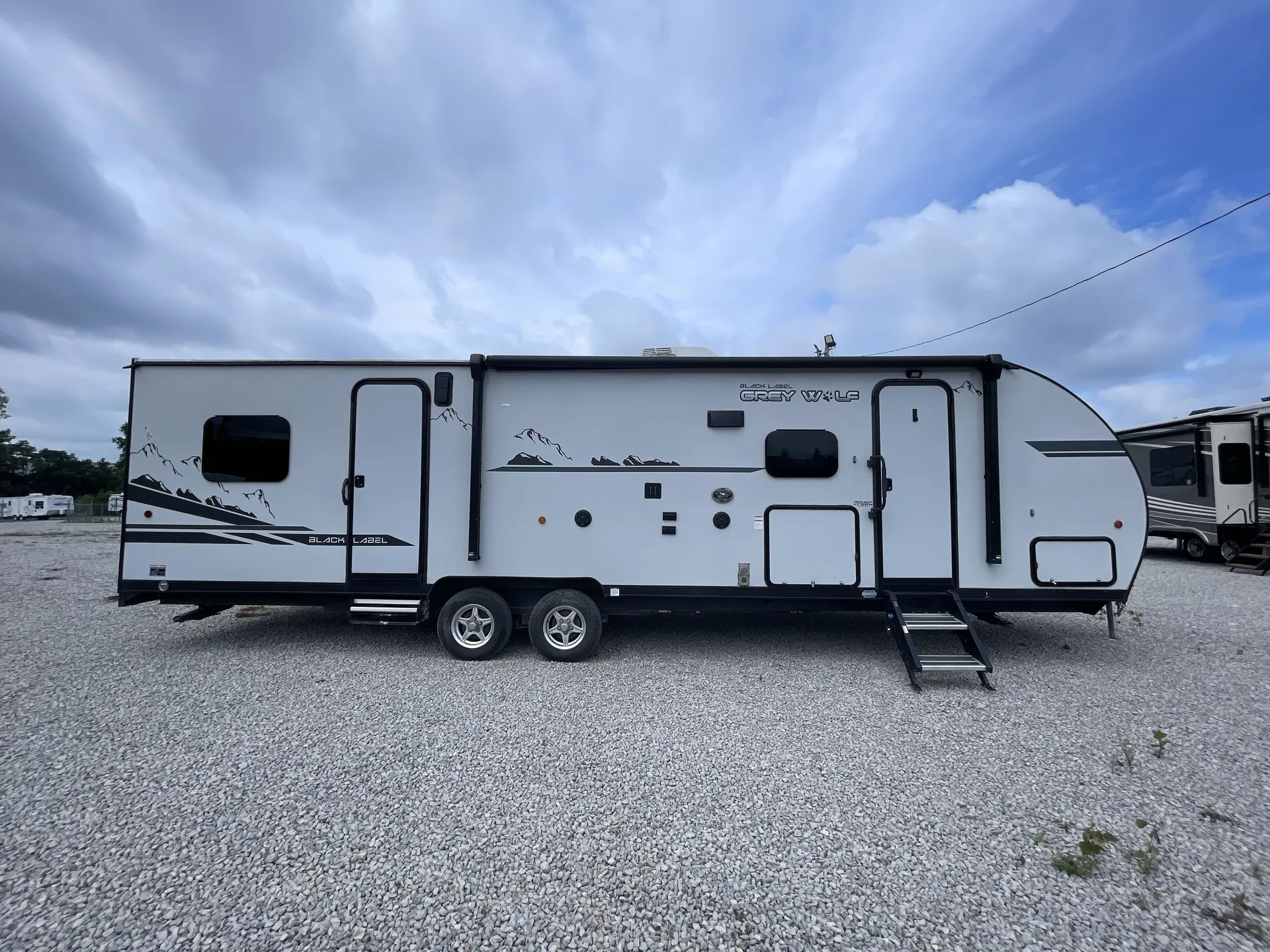 2021 Forest River Cherokee Grey Wolf Black Label 27RRBL — campside