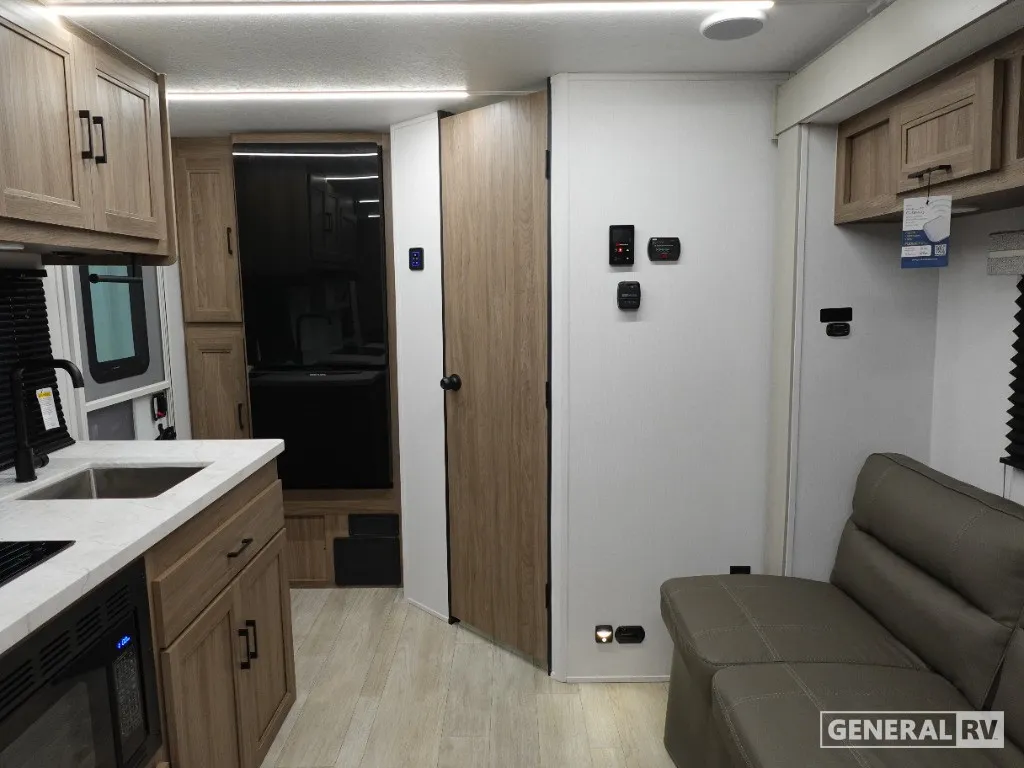 2026 Coachmen Freedom Express Select 19SE - Photo 3