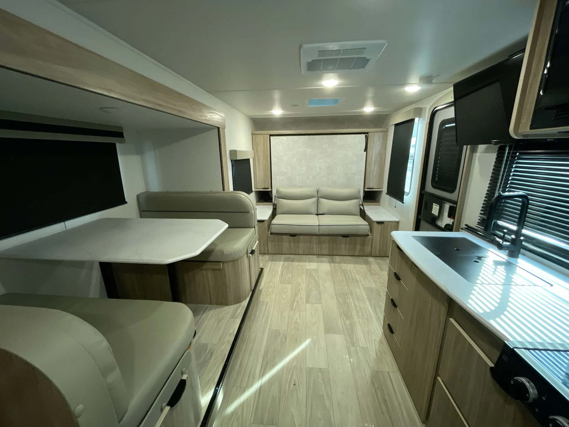 2025 Winnebago M-Series 2326MBBH - Photo 4