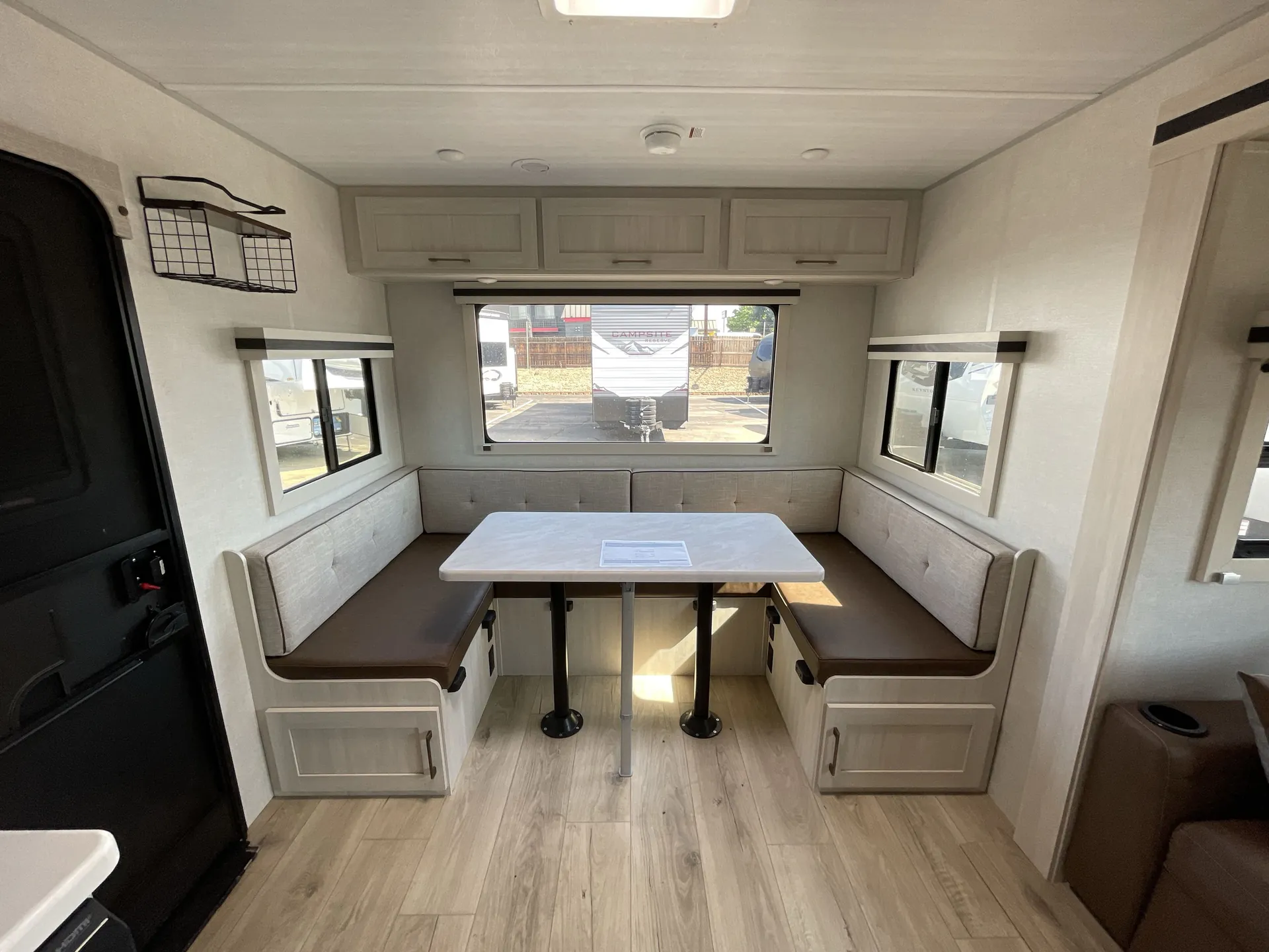 2025 Forest River Grand Surveyor 253RLS — dinette