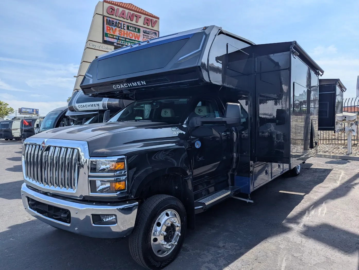 2026 Coachmen Entourage 330DS - Photo 4
