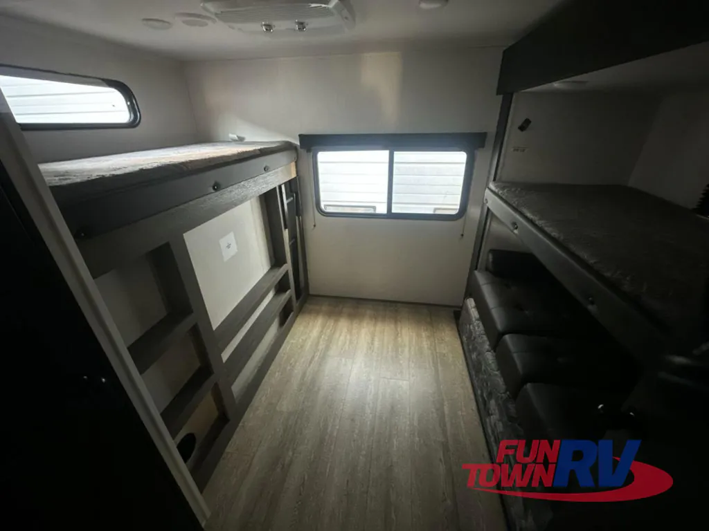 2025 Forest River Cherokee Alpha Wolf 33BH, Photos photo 22