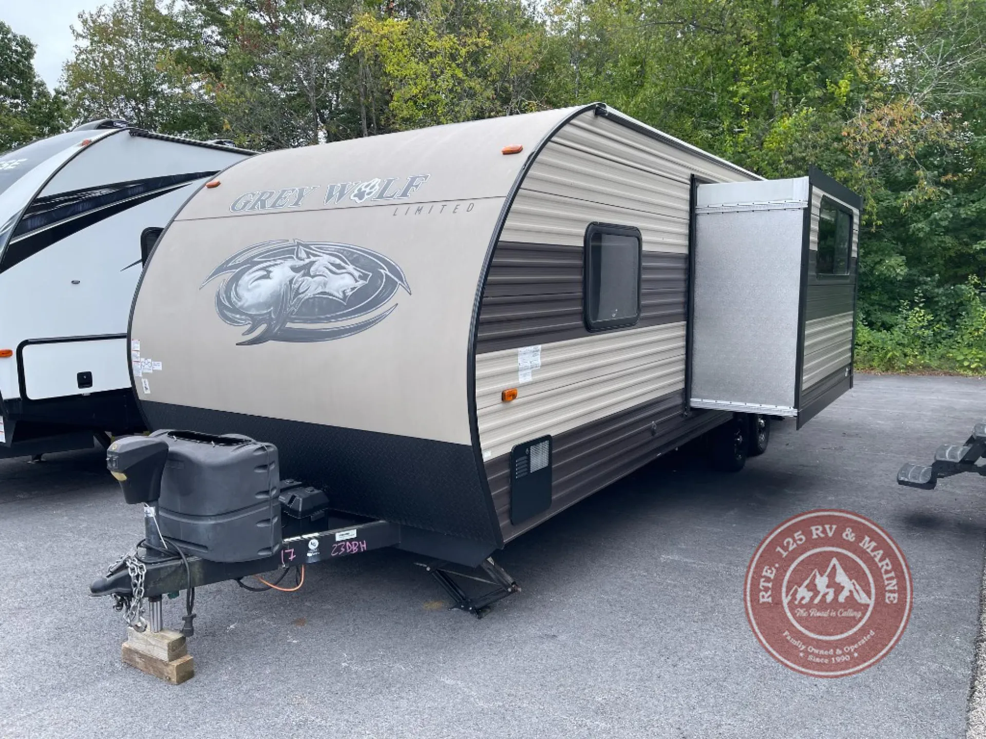 2017 Forest River Cherokee Grey Wolf 23DBH - Photo 3