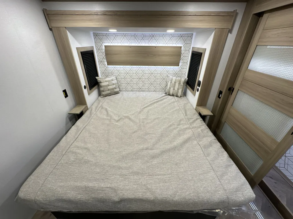2026 Keystone Raptor 441, Photos photo 13