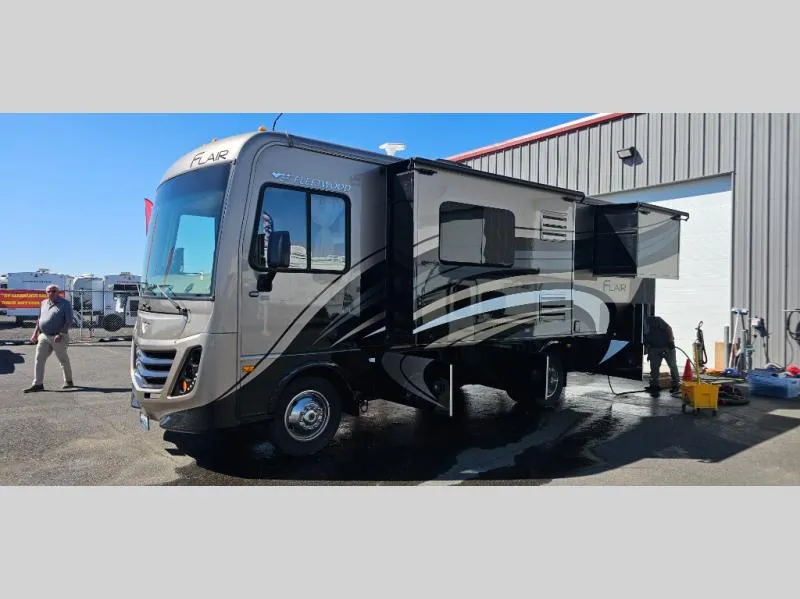 2015 Fleetwood RV Flair 26E - Main photo