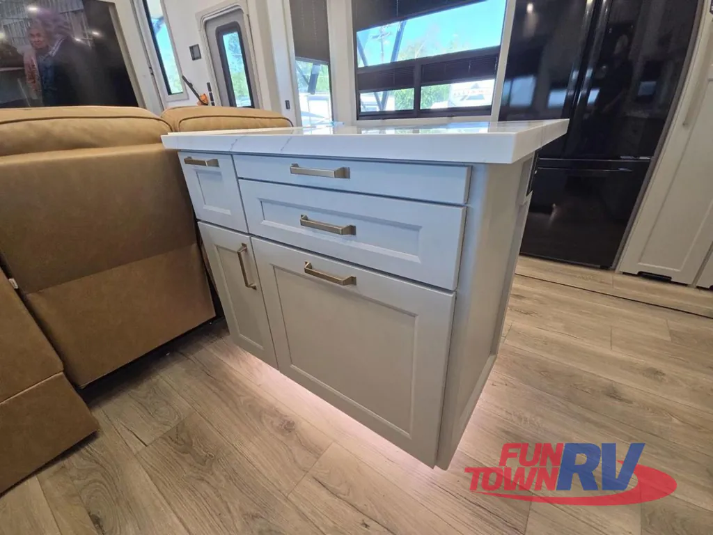 2026 Brinkley Model G 3950, Photos photo 23