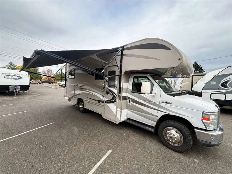 2014 Thor Motor Coach Four Winds 24C - Photo 2