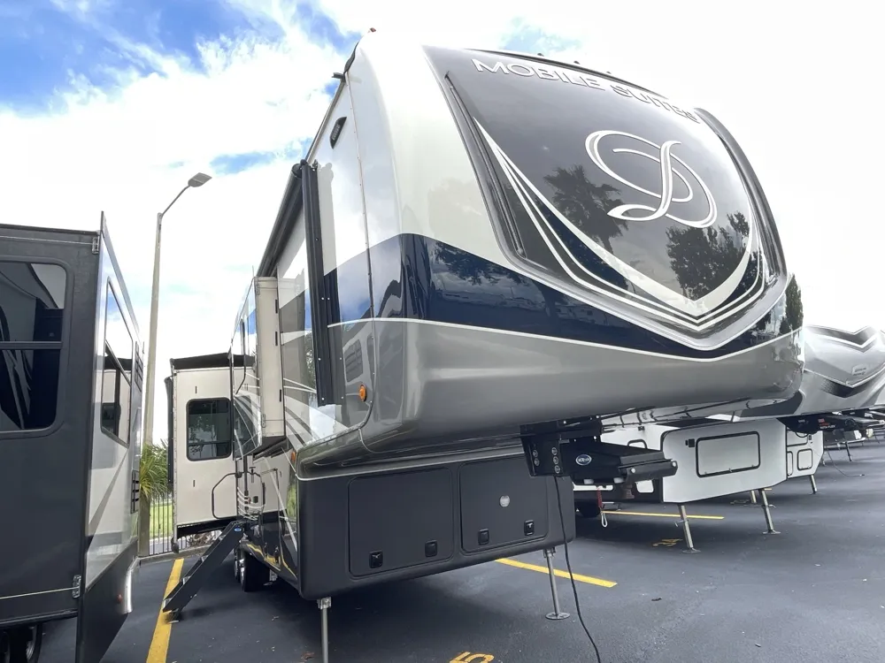 2022 drv luxury suites Mobile Suites 39DBRS3 - Main photo