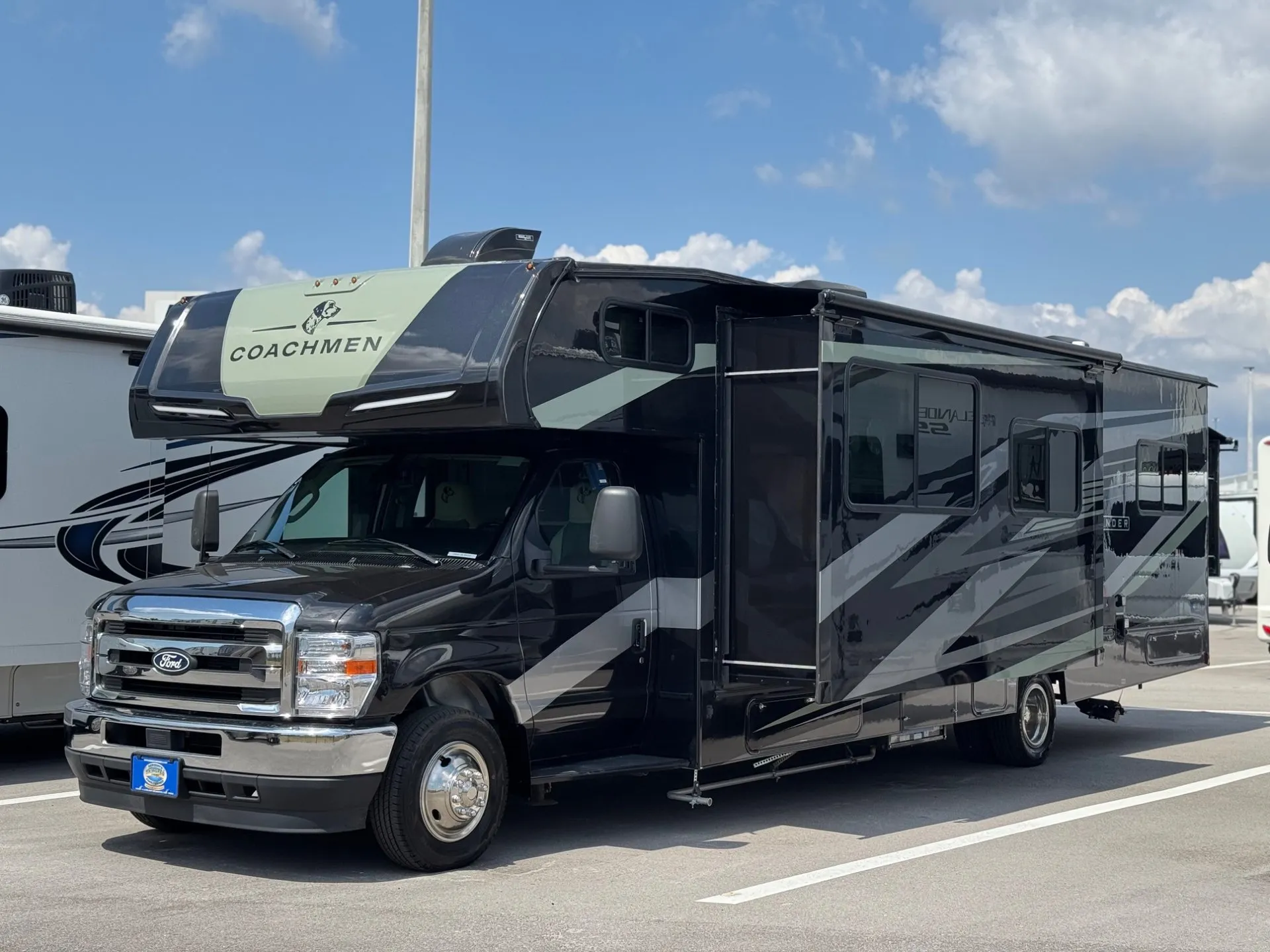 2026 Coachmen Freelander 30RS - Photo 3