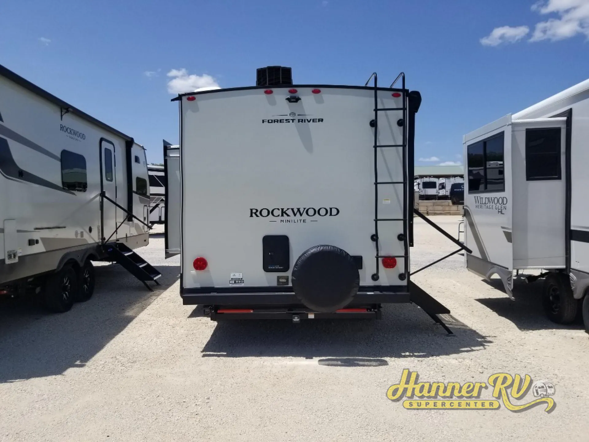 2027 Forest River Rockwood Mini Lite 2109S — Photo 6