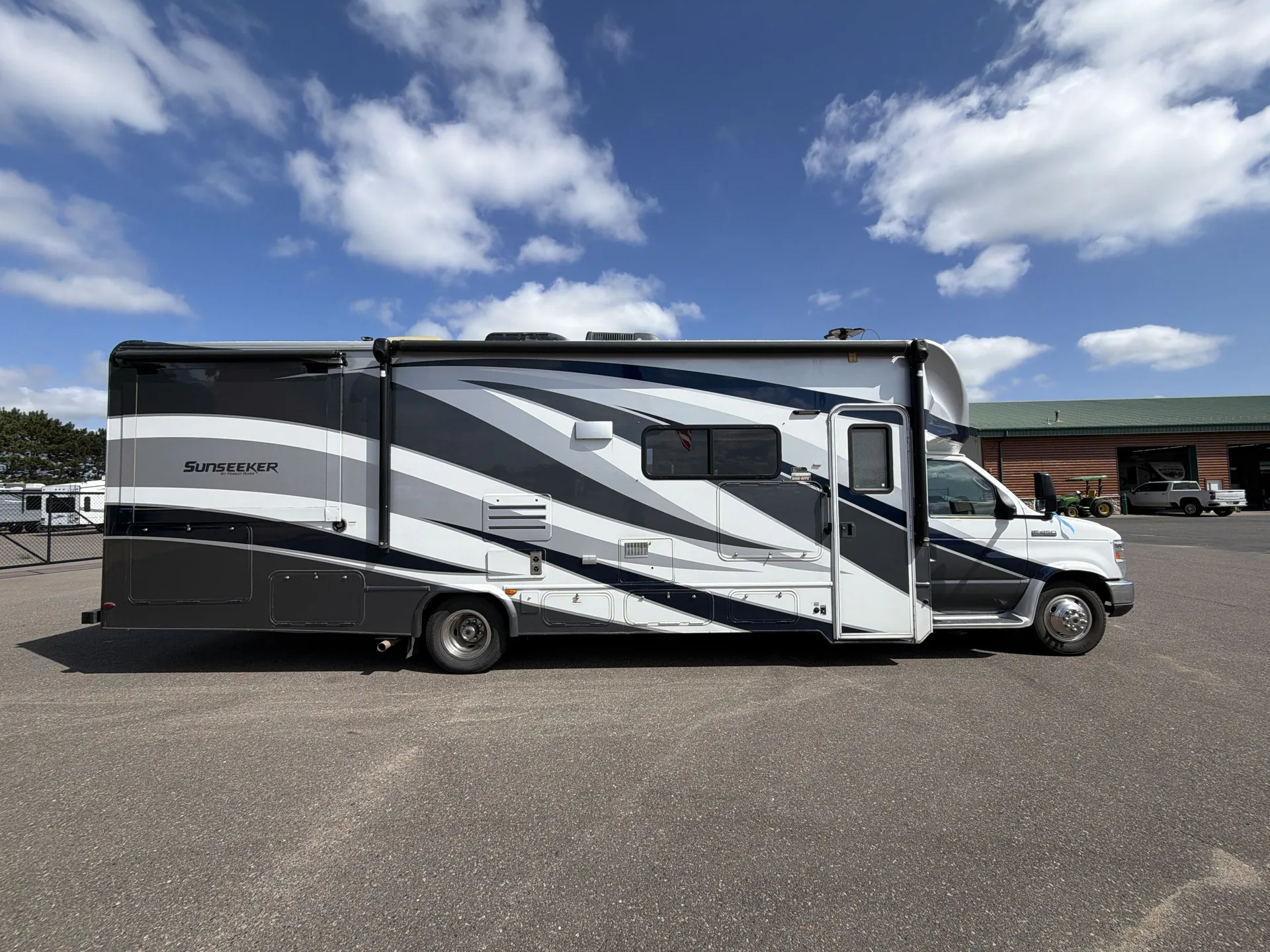 2018 Forest River Sunseeker 3010DS — campside