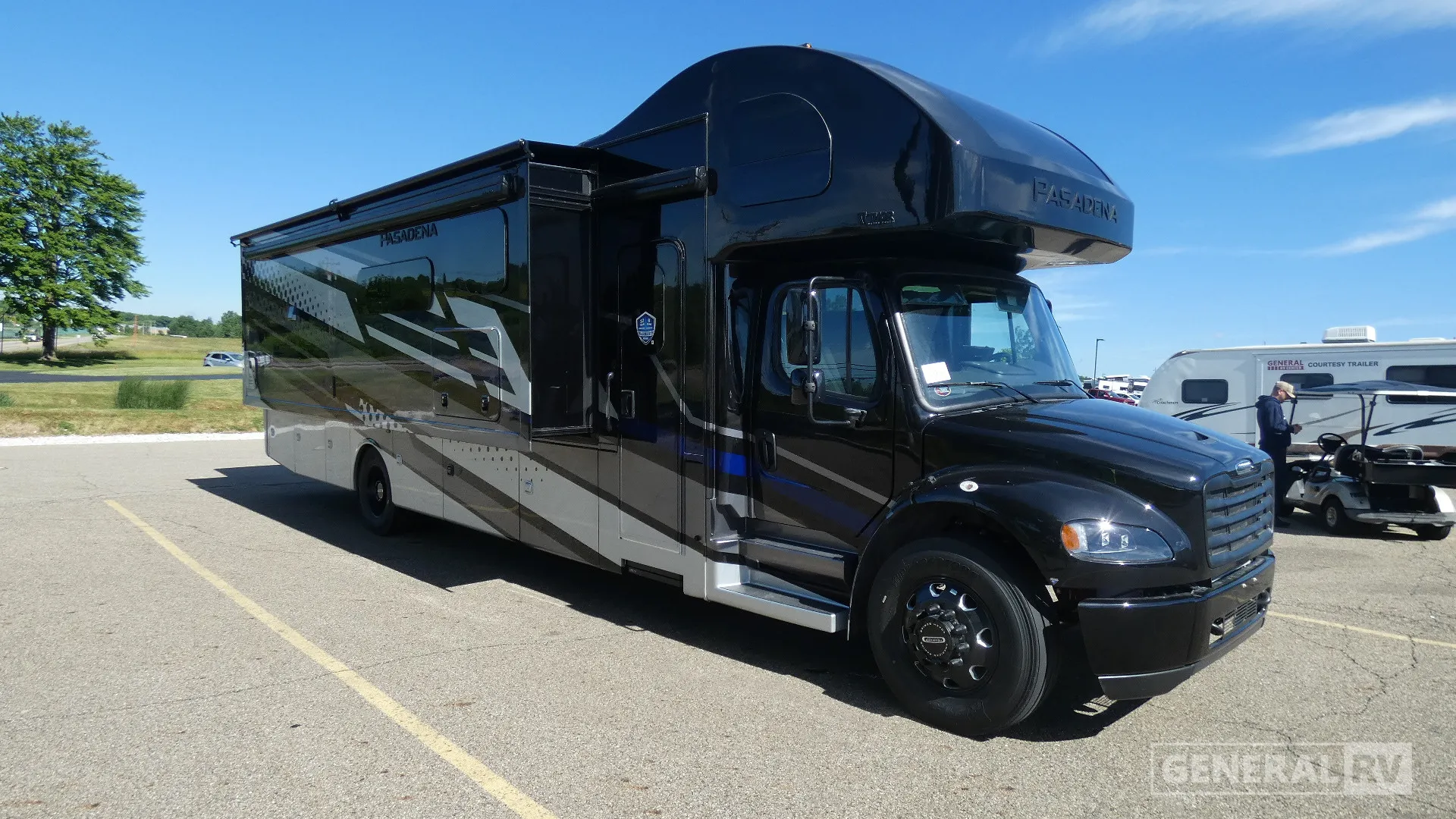 2027 Thor Motor Coach Pasadena 38DX - Photo 2