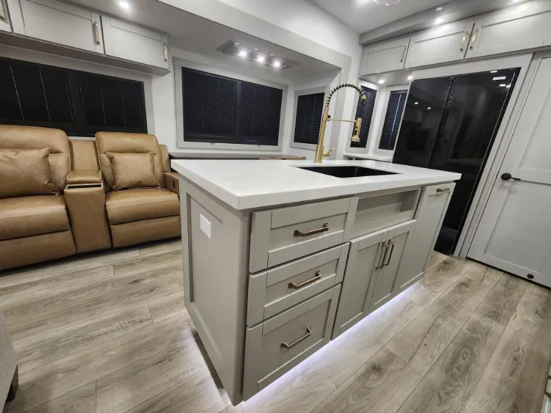 2025 Brinkley Model Z 3300, Photos photo 10