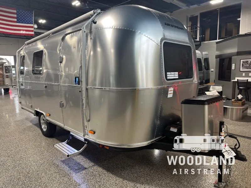 2026 Airstream World Traveler 22RB - Main photo