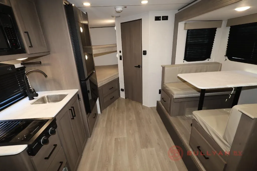 2025 Grand Design Transcend One 161BH - Photo 3