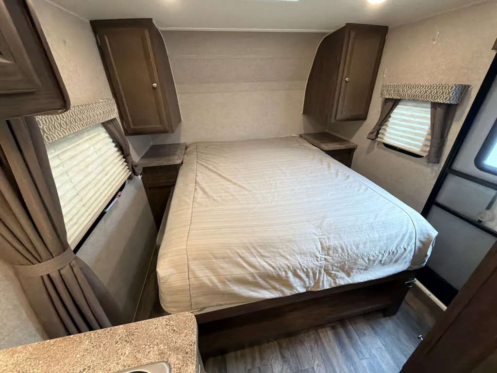 2018 Forest River Flagstaff Micro Lite 19KD, Photos photo 15