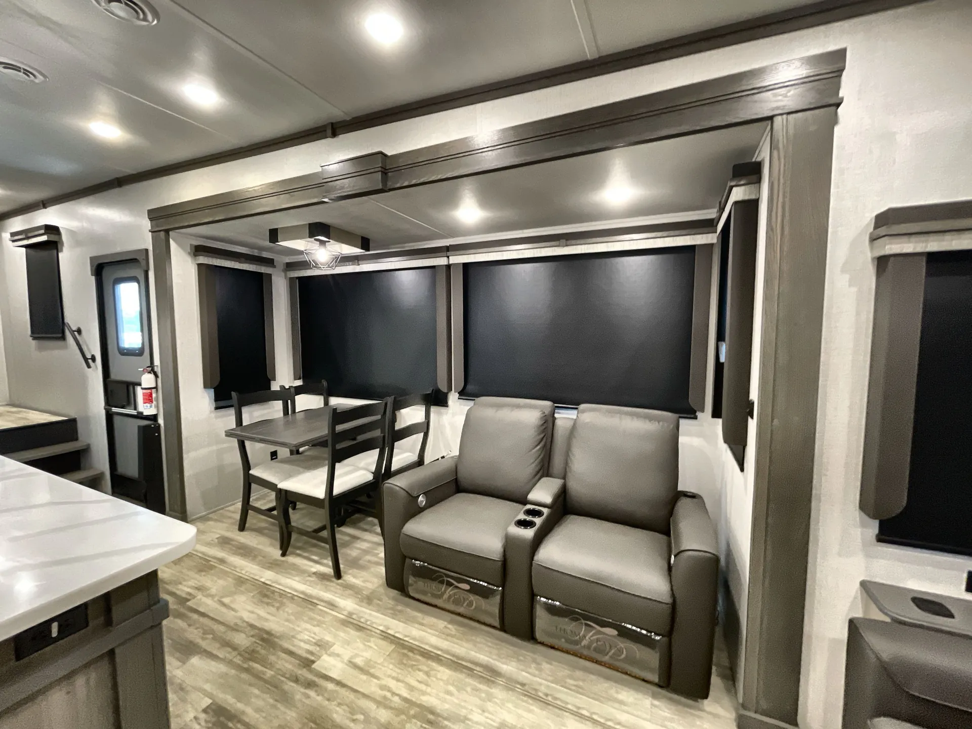 2024 Keystone Alpine 3303CK — living area main