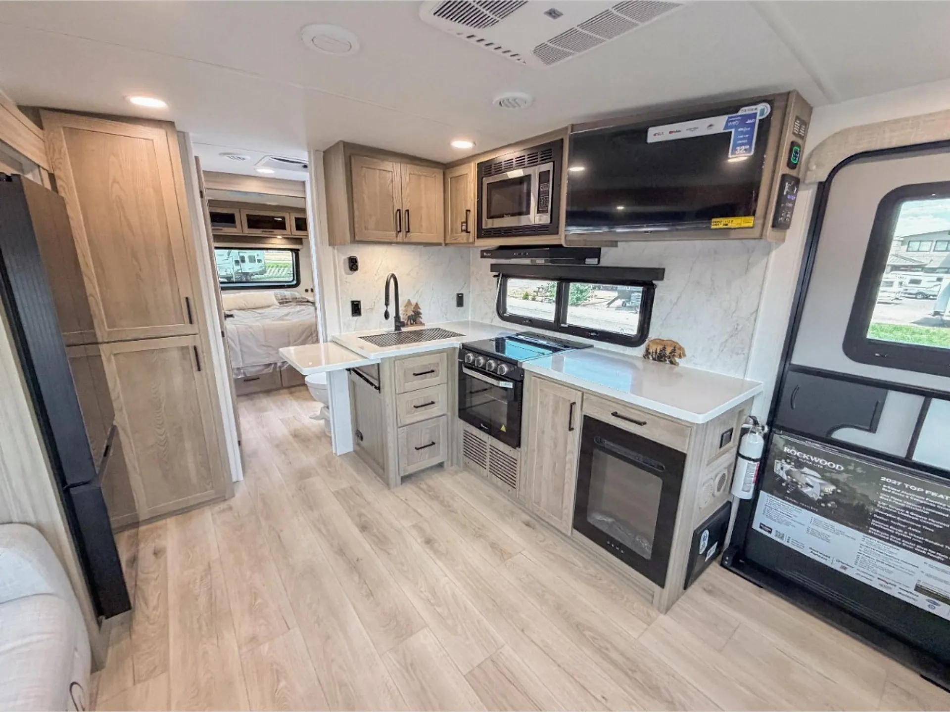 2027 Forest River Rockwood Ultra Lite 2618RD — Photo 6
