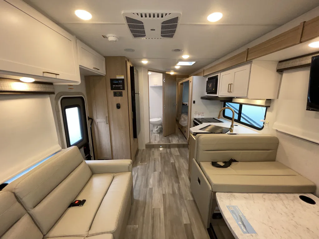 2027 Thor Motor Coach Freedom Elite 31FE, Photos photo 3