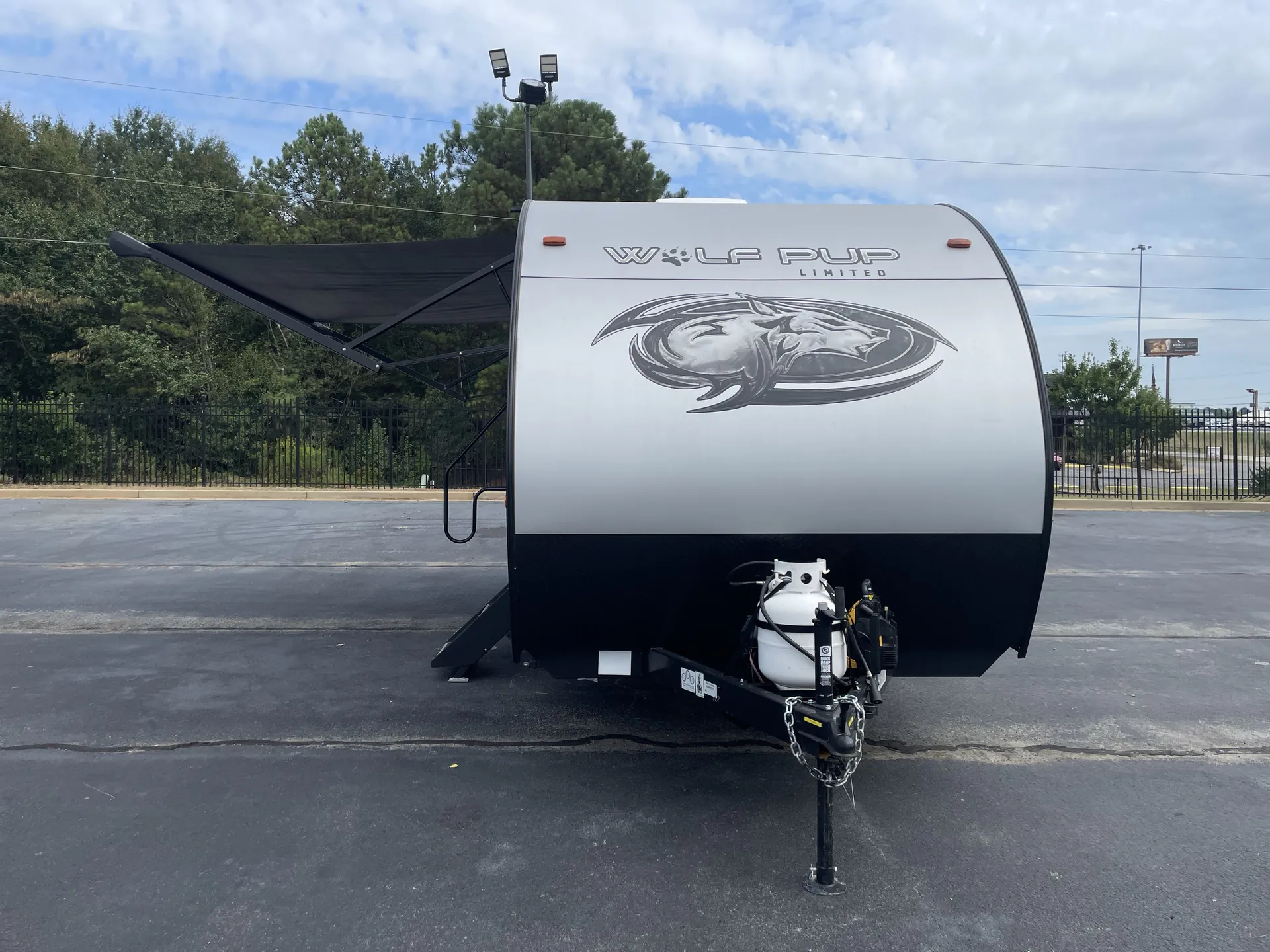 2022 Forest River Cherokee Wolf Pup 16FQ — front