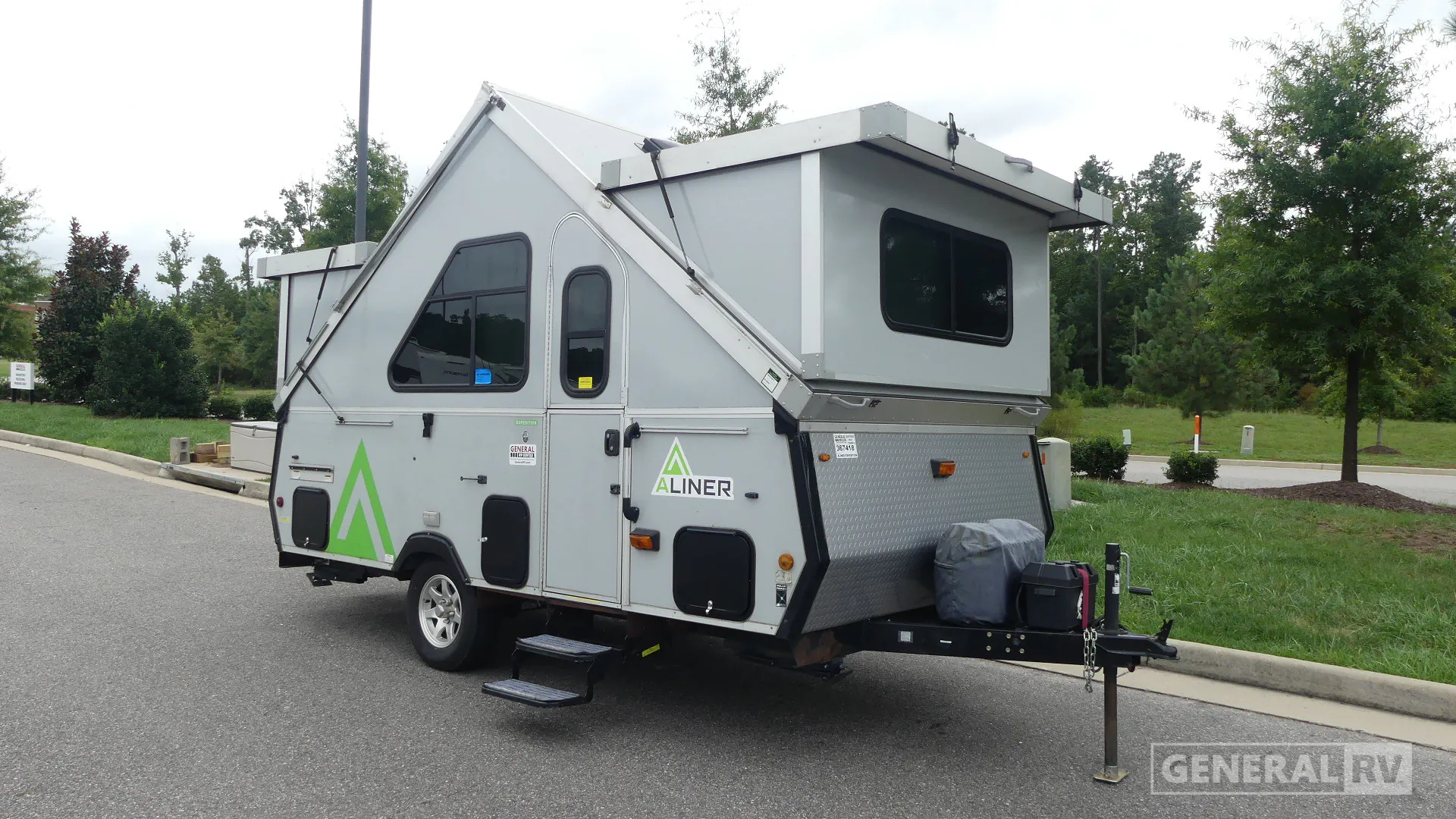 2021 Aliner Expedition Rear Sofa - Photo 2