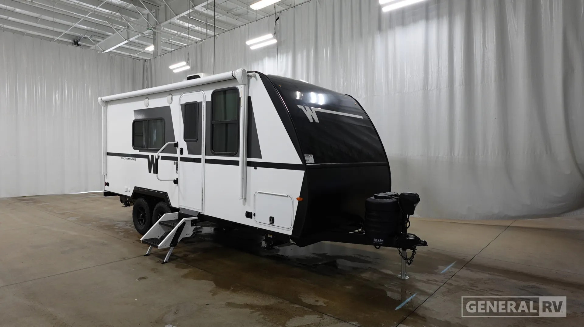 2027 Winnebago Micro Minnie 2000FRB - Photo 2