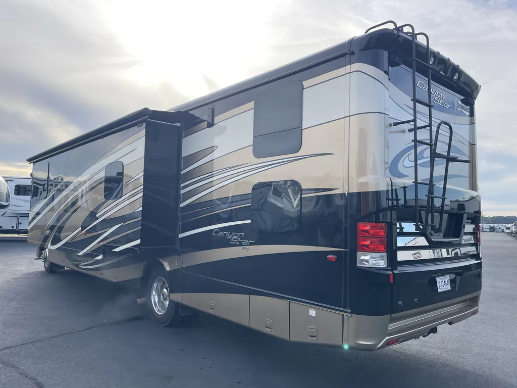 2016 Newmar Canyon Star 3921, Photos photo 22