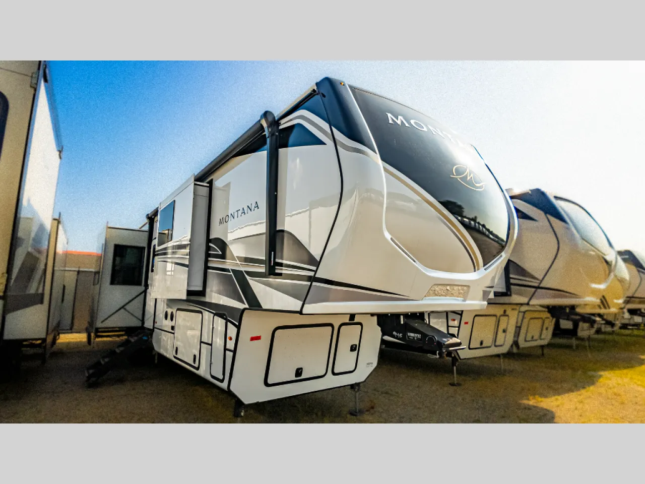 2025 Keystone Montana 3901RK - Photo 2