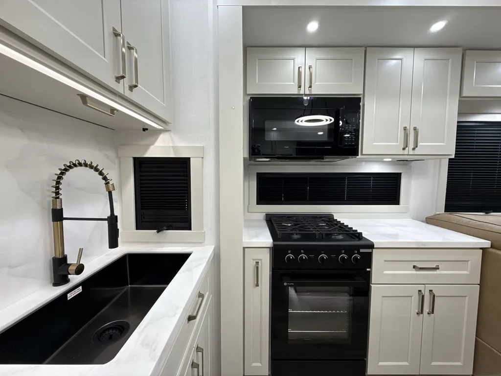 2027 Brinkley Model G 3970, Photos photo 13