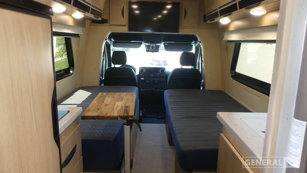 2025 Chinook RV Summit SS, Photos photo 4