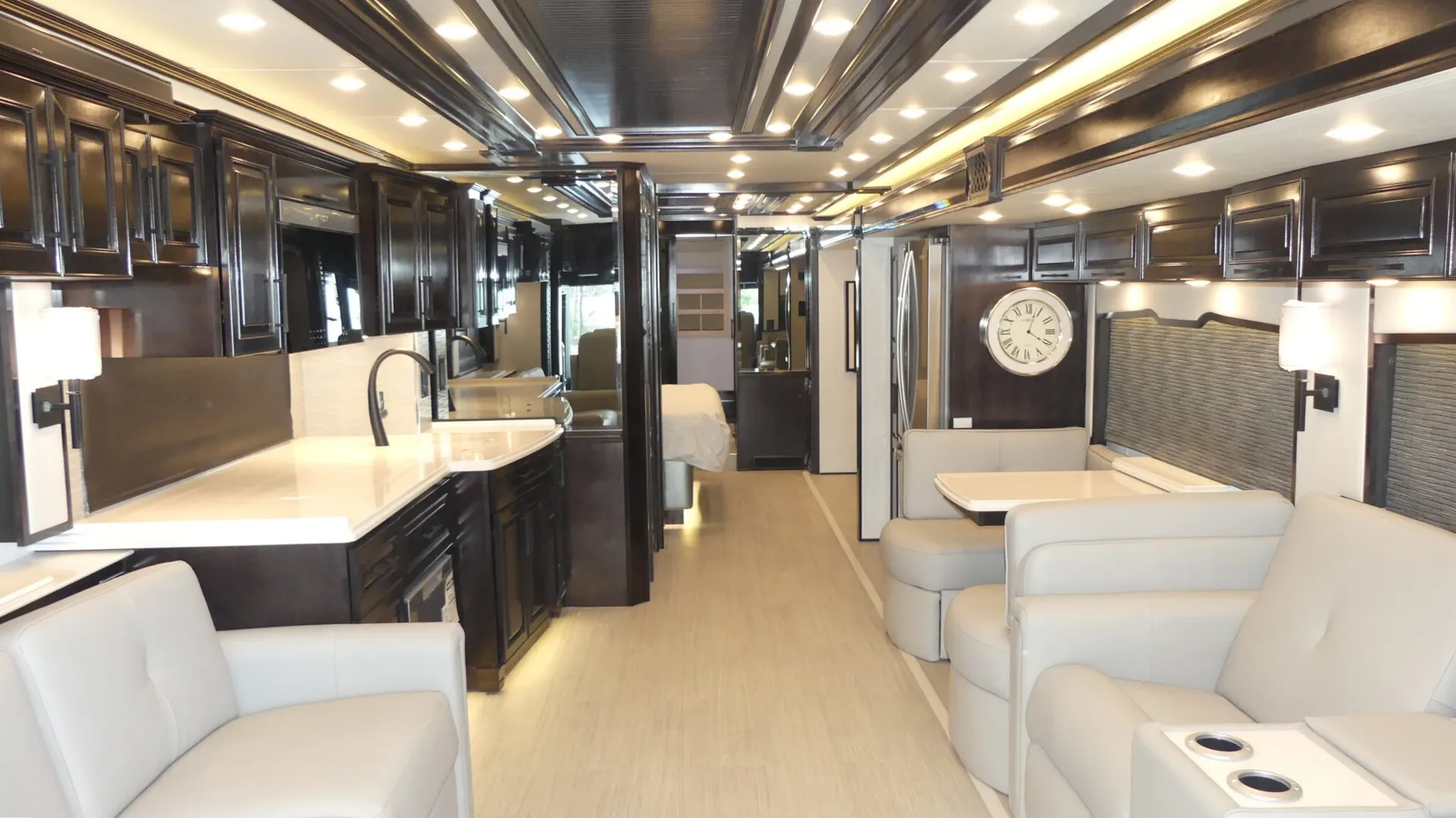 2026 Newmar London Aire 4551 - Photo 3