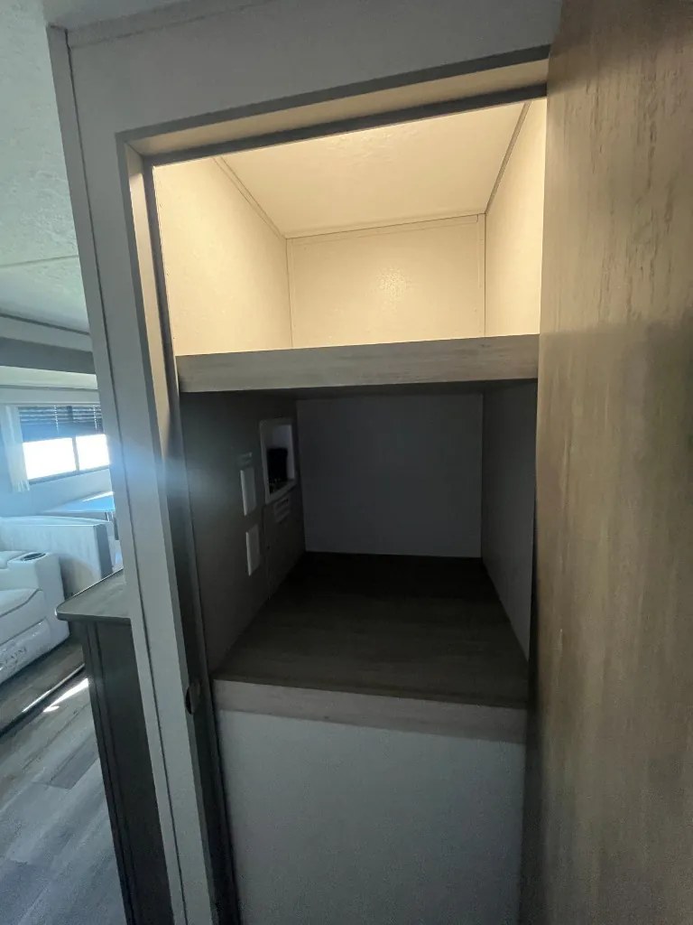 2024 Coachmen Catalina Legacy Edition 333FKTS, Photos photo 30