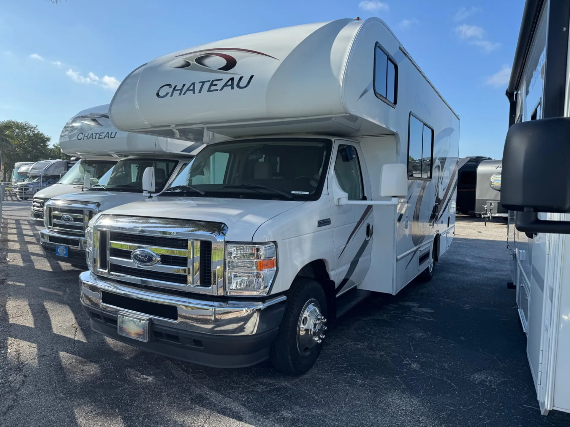 2023 Thor Motor Coach Chateau 22E - Photo 3
