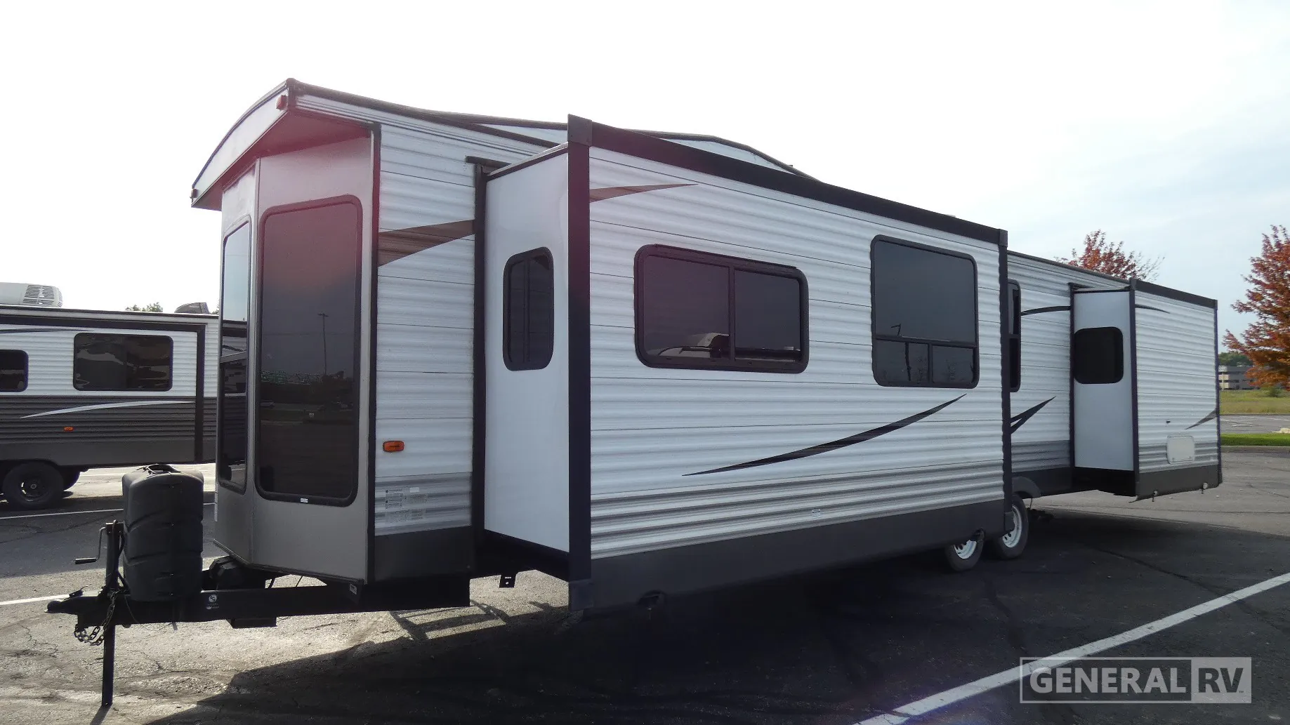 2018 Forest River Wildwood DLX 353FLFB — Photo 5