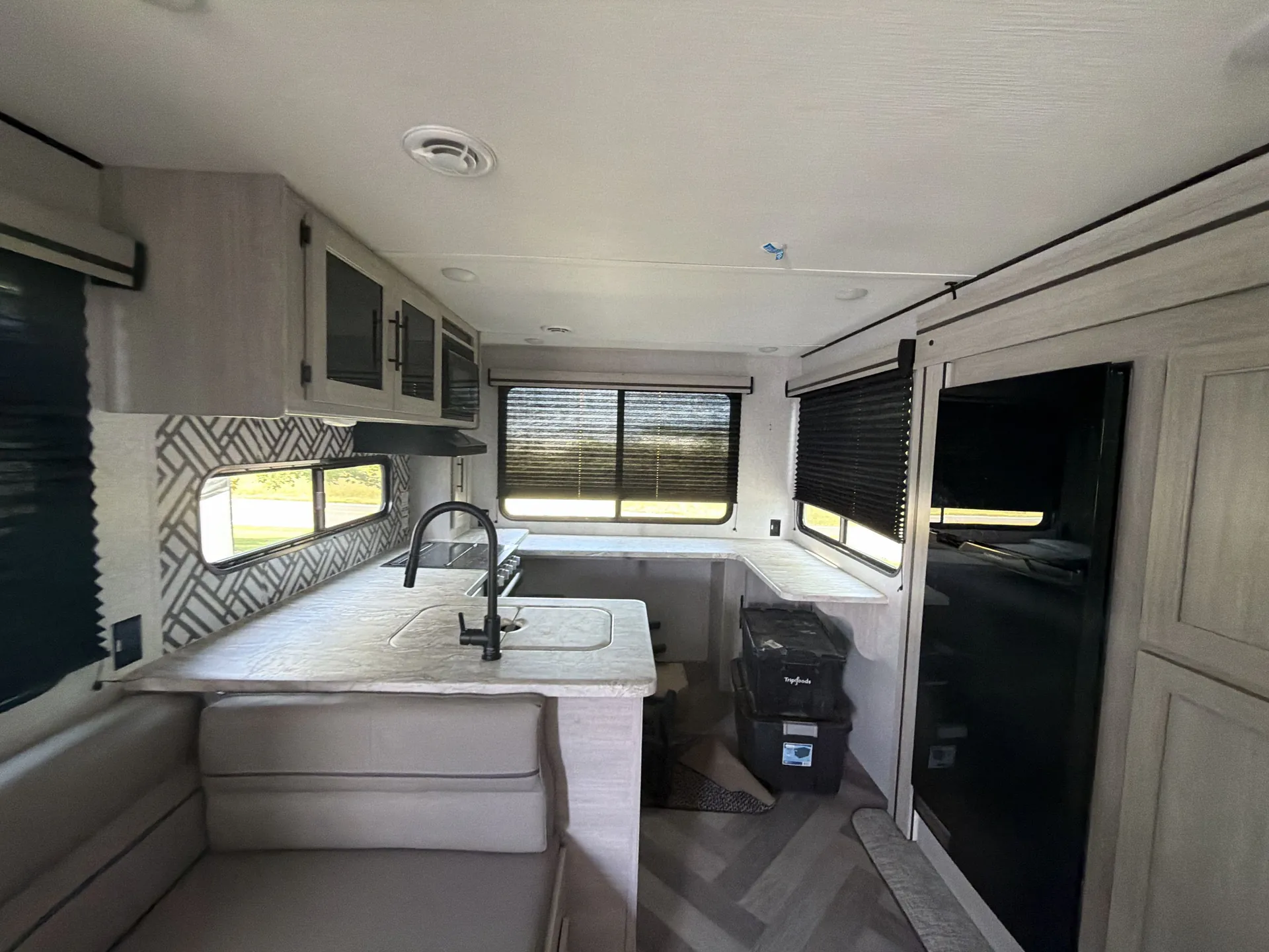 2024 CrossRoads Zinger 309BH — living area main