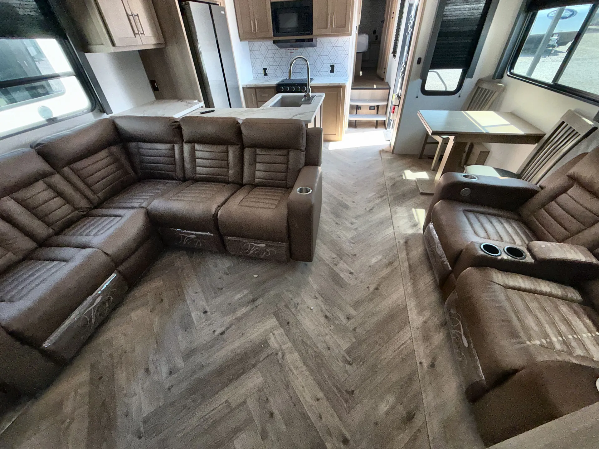 2026 Keystone Carbon 420 — living area main