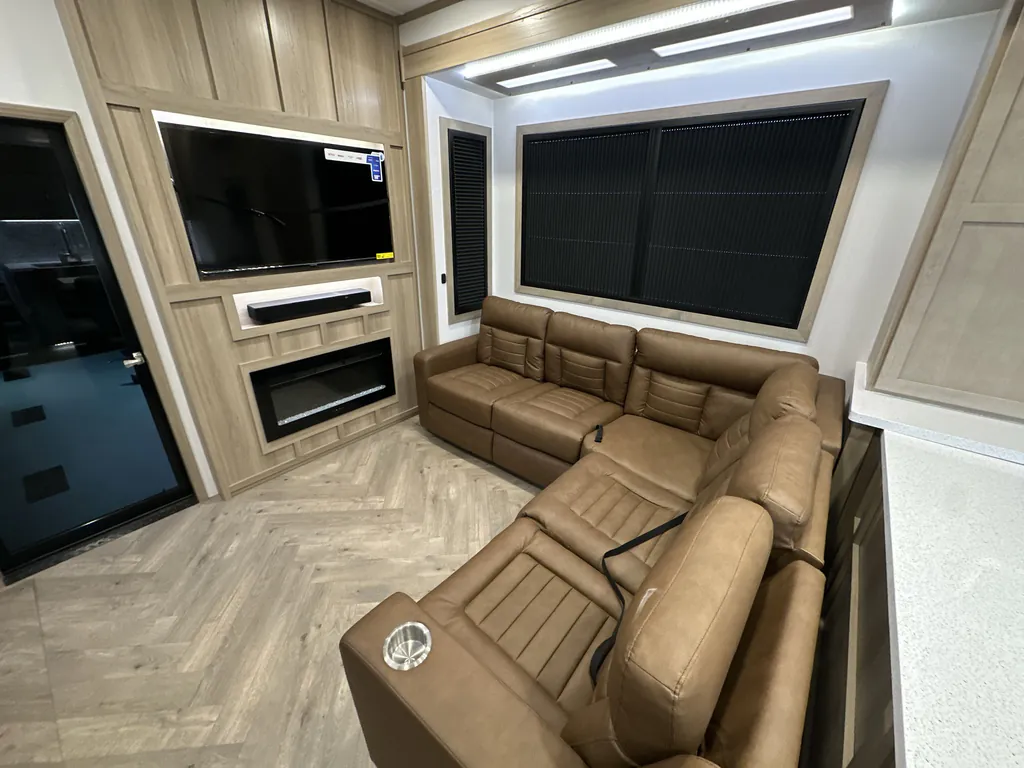 2026 Keystone Raptor 441, Photos photo 2