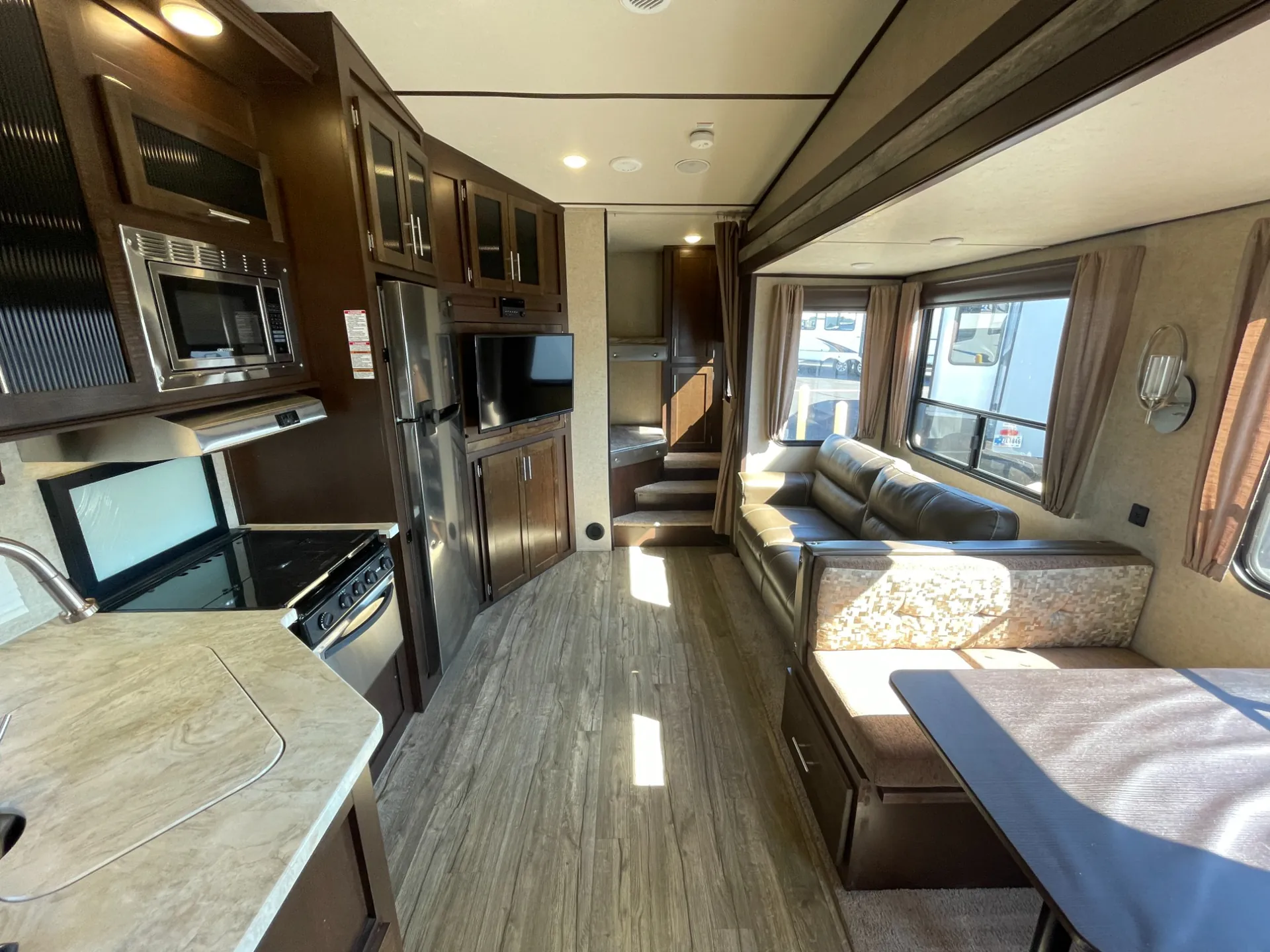 2018 Forest River Cherokee Arctic Wolf 265DBH8 - Photo 2