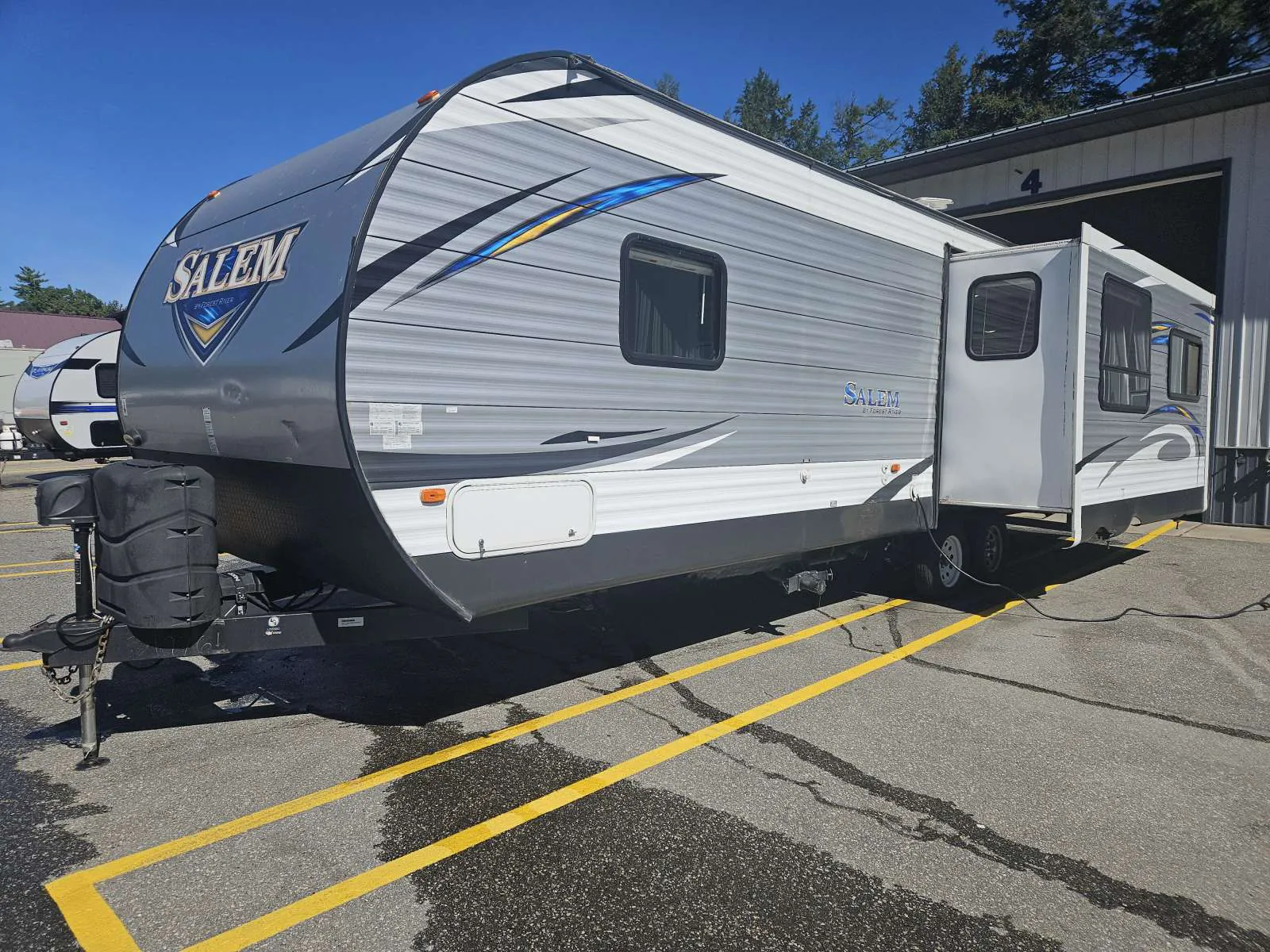 2017 Forest River Salem 27RLSS - Photo 4
