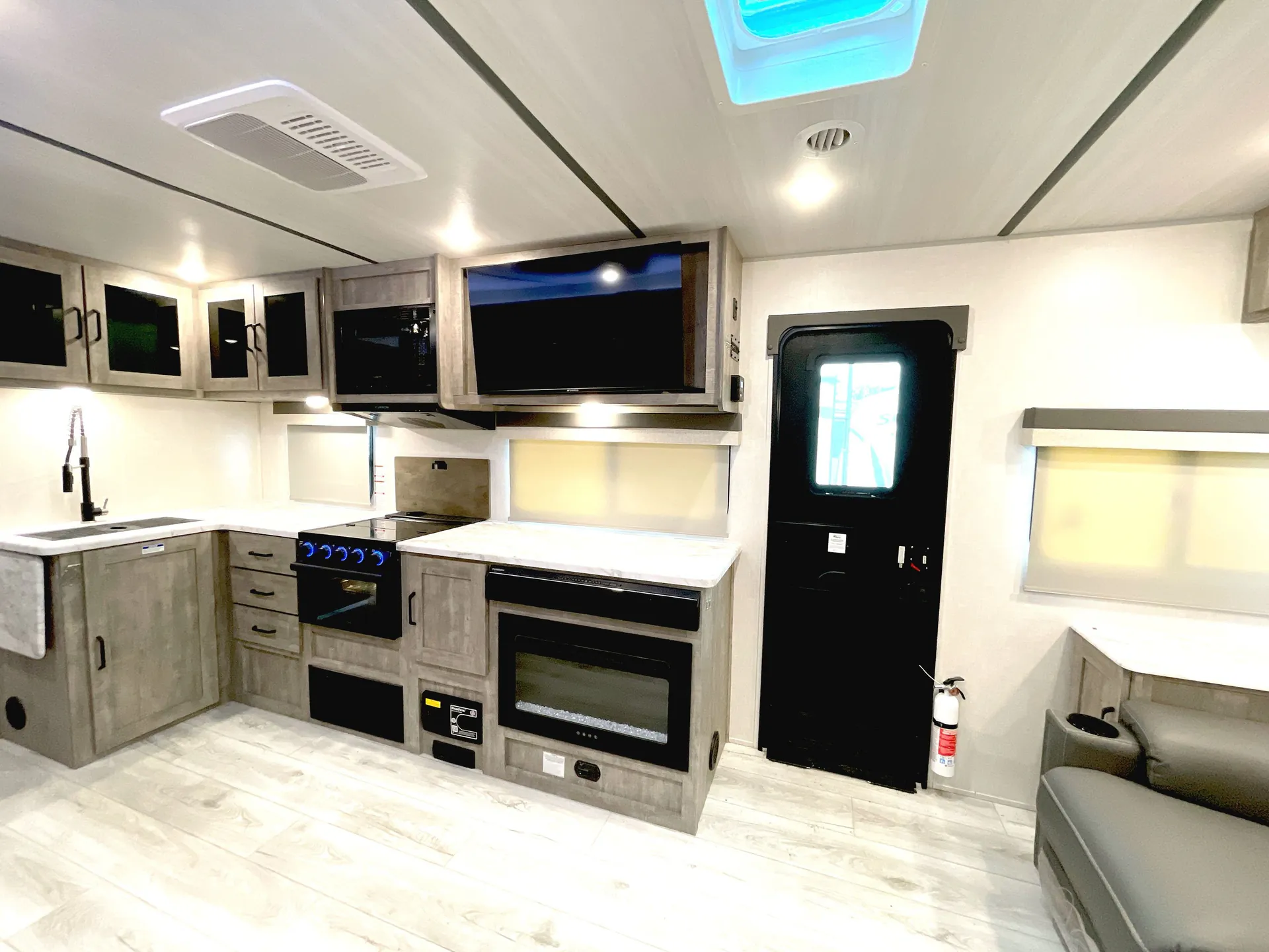 2023 Forest River Grand Surveyor 253RLS — living area main