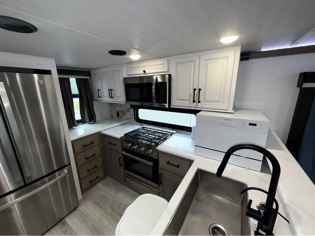 2024 Keystone Montana 3901RK, Photos photo 7