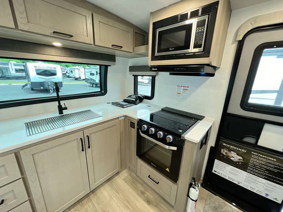 2026 Forest River Rockwood Mini Lite 2506FK — Photo 6